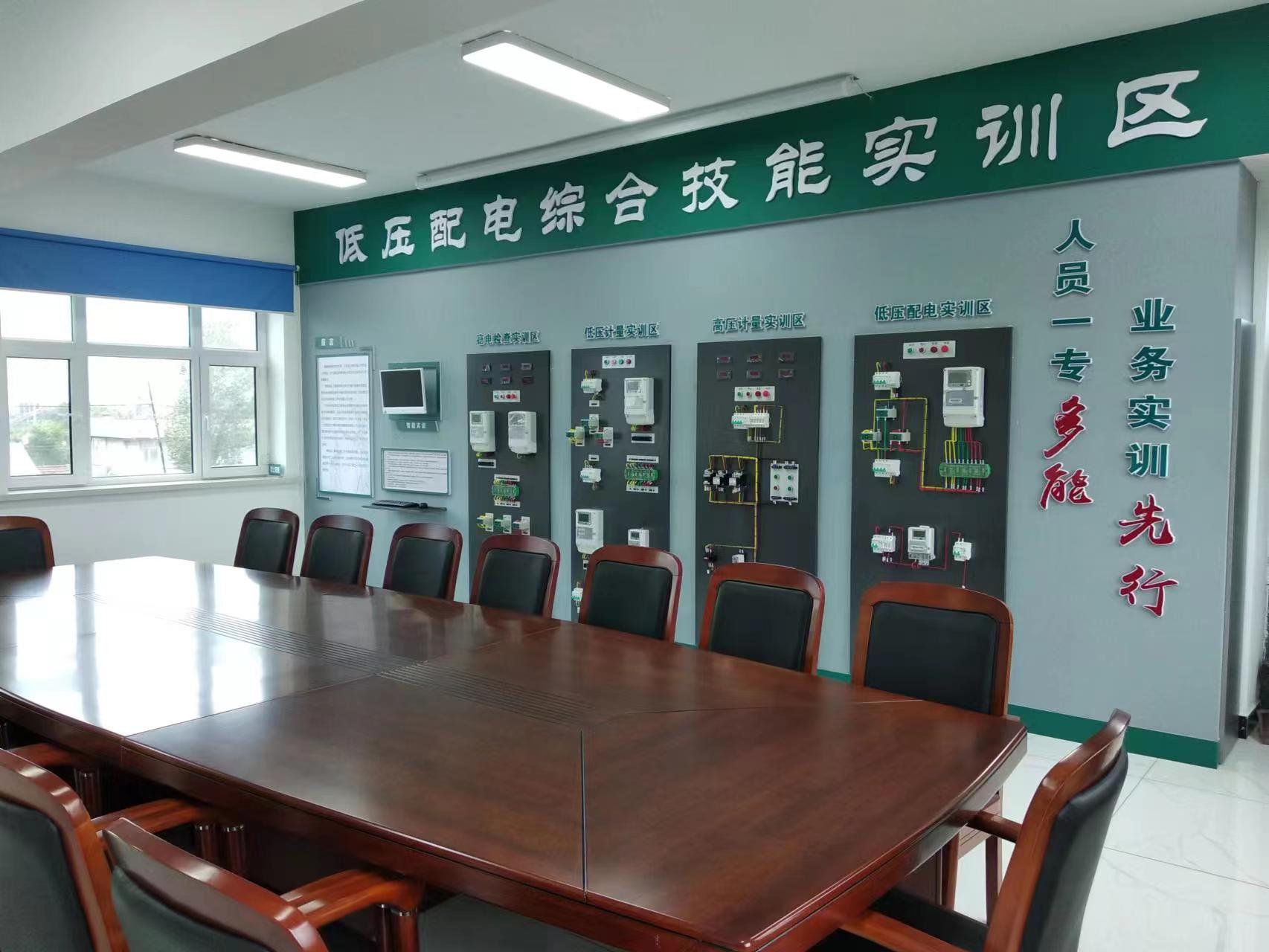 2021年國網(wǎng)黑龍江省雞西電力公司實訓(xùn)室.jpg